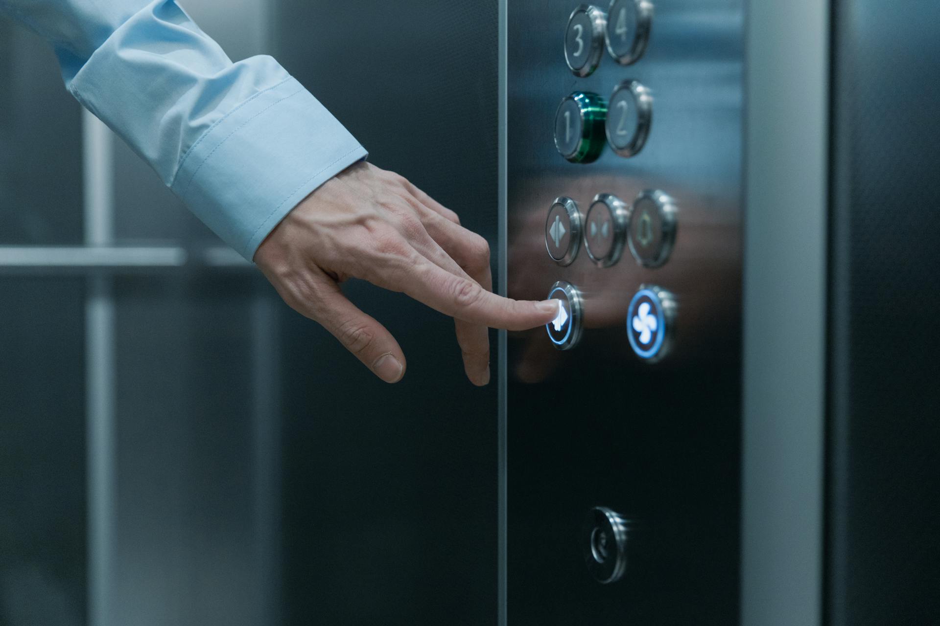 elevator use for high-rise moves